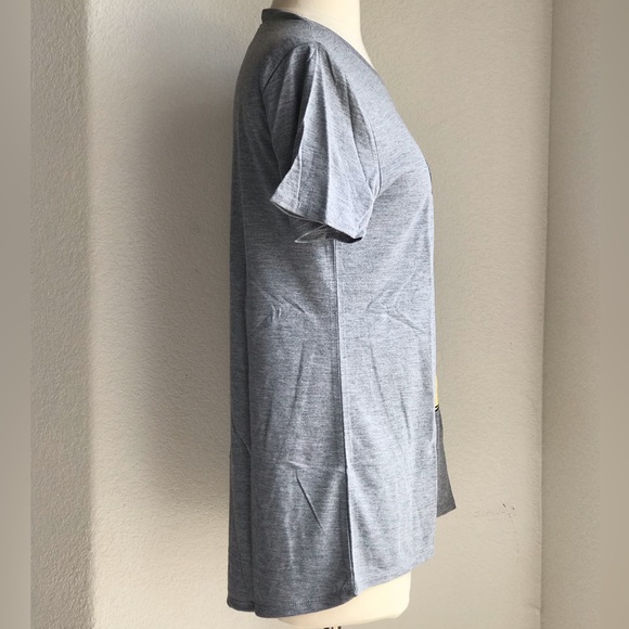 Disney Mickey Mouse Gray Short Sleeve Fitted T-shirt Scoop Neck Women sz Large - Picture 3 of 16